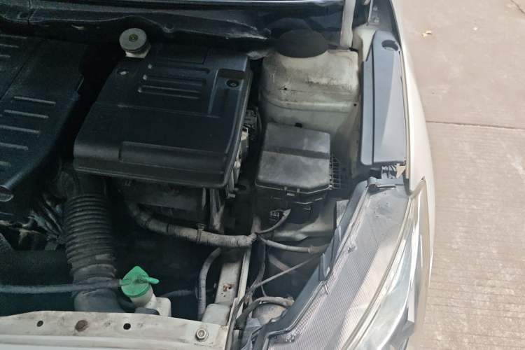 Used Suzuki Alivio 2015 1.6L Manual Comfort Model Engine Bay Left