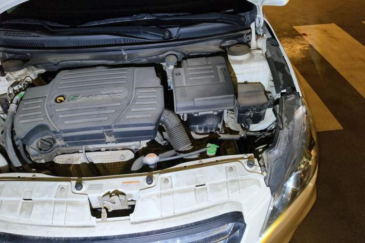 Used Suzuki Alivio 2015 1.6L Automatic Comfort Model Engine Bay Left