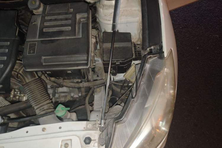 Used Suzuki Alivio 2015 1.6L Manual Comfort Model Engine Bay Left