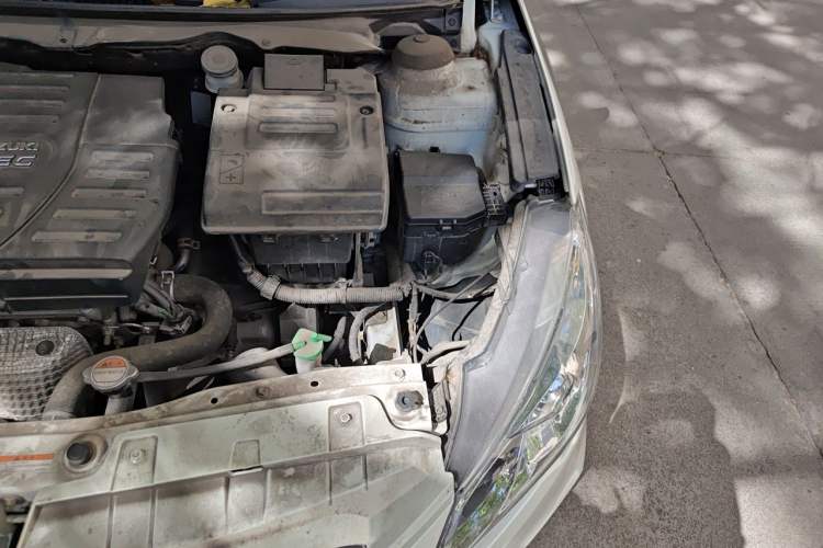 Used Suzuki Alivio 2015 1.6L Manual Comfort Model Engine Bay Left
