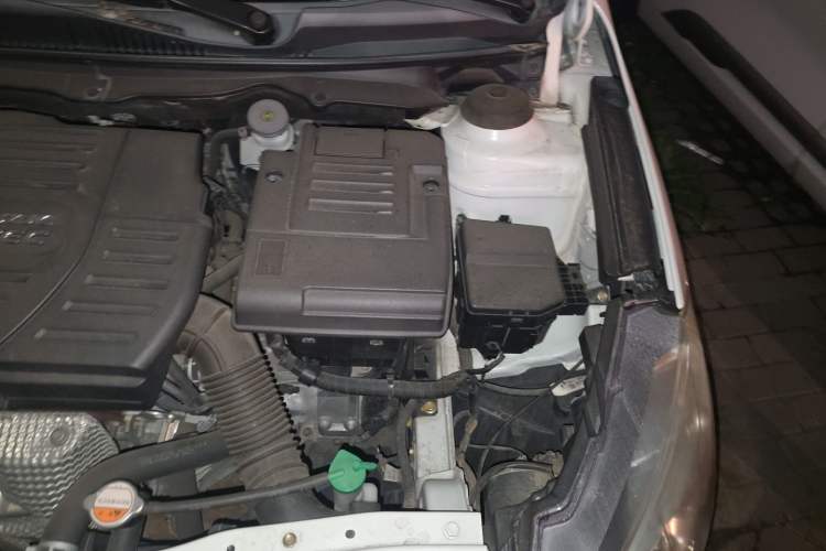 Used Suzuki Alivio 2015 1.6L Manual Comfort Model Engine Bay Left