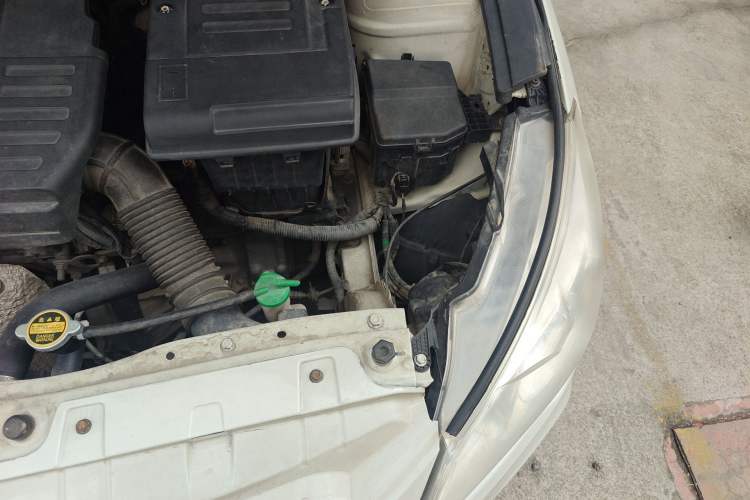 Used Suzuki Alivio 2015 1.6L Manual Comfort Model Engine Bay Left