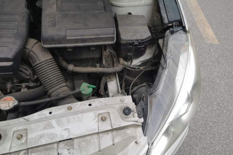 Used Suzuki Alivio 2015 1.6L Manual Enjoyment Model Engine Bay Left