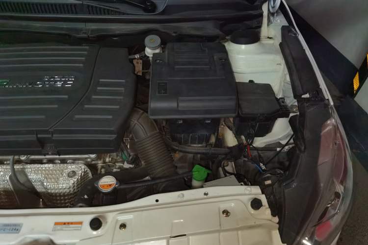 Used Suzuki Alivio 2015 1.6L Manual Comfort Model Engine Bay Left
