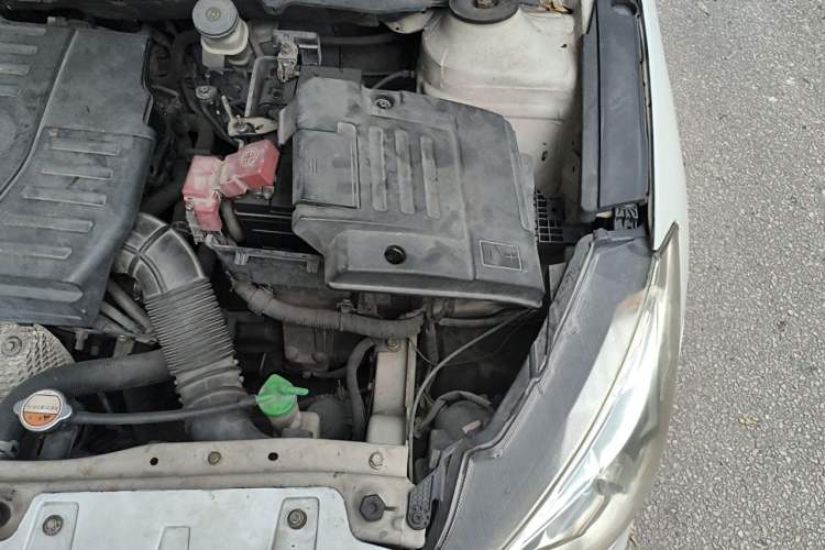 Used Suzuki Alivio 2015 1.6L Manual Comfort Model Engine Bay Left