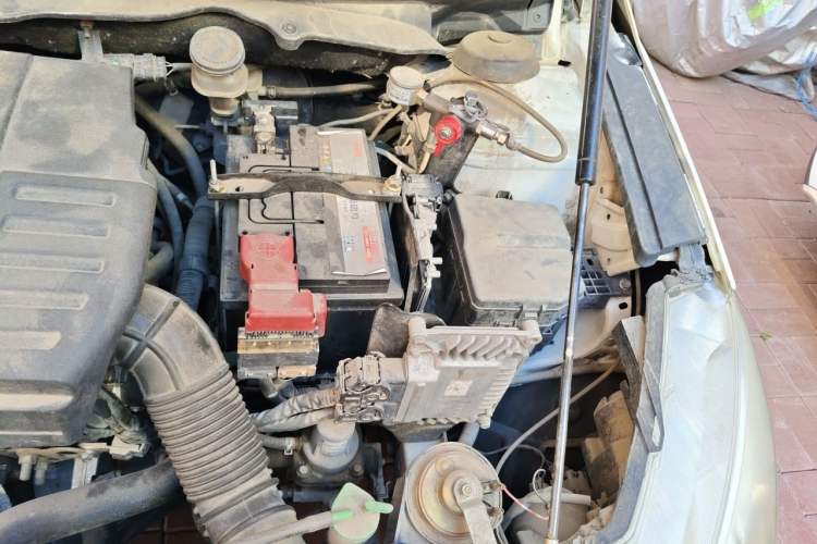 Used Suzuki Alivio 2015 1.6L Manual Enjoyment Model Engine Bay Left
