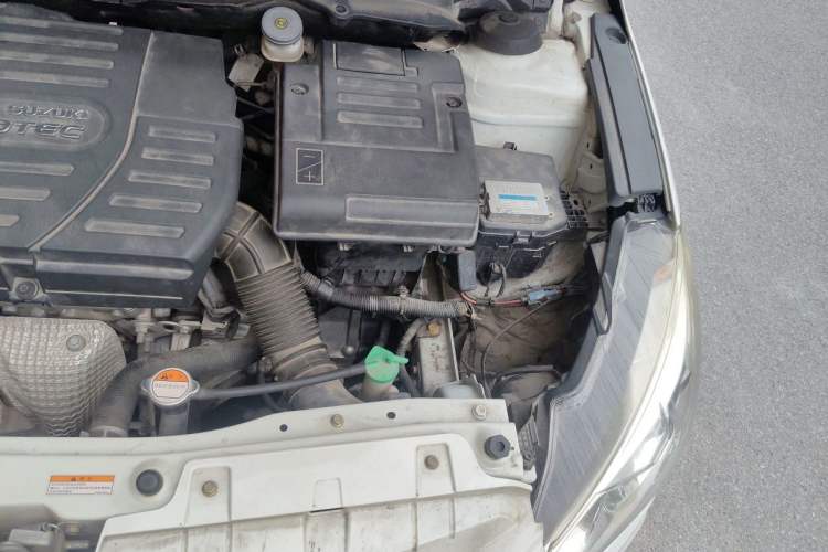 Used Suzuki Alivio 2015 1.6L Manual Enjoyment Model Engine Bay Left