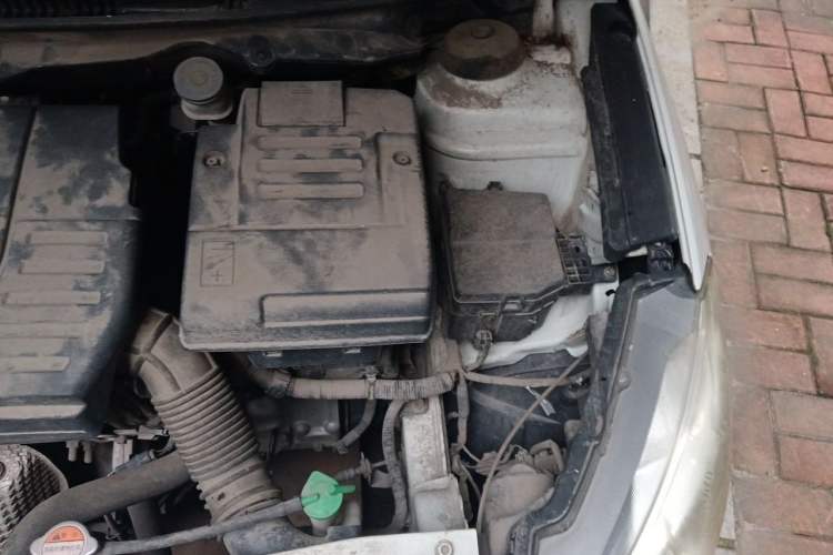 Used Suzuki Alivio 2015 1.6L Manual Comfort Model Engine Bay Left