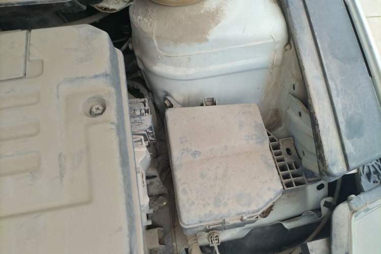 Used Suzuki Alivio 2015 1.6L Manual Comfort Model Engine Bay Left