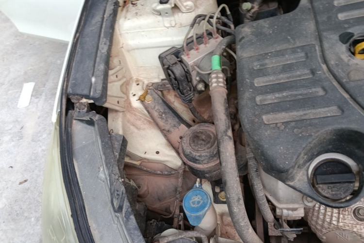 Used Suzuki Alivio 2015 1.6L Manual Comfort Model Engine Bay Right