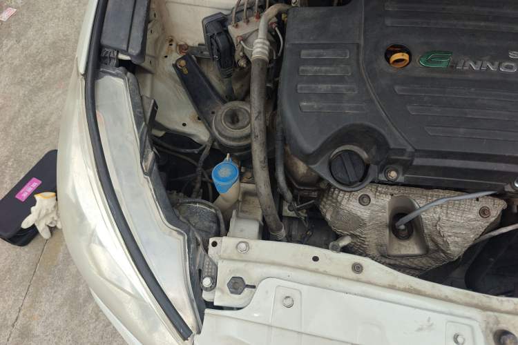 Used Suzuki Alivio 2015 1.6L Manual Comfort Model Engine Bay Right