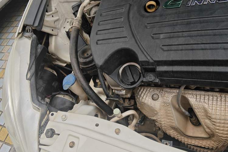 Used Suzuki Alivio 2015 1.6L Manual Comfort Model Engine Bay Right
