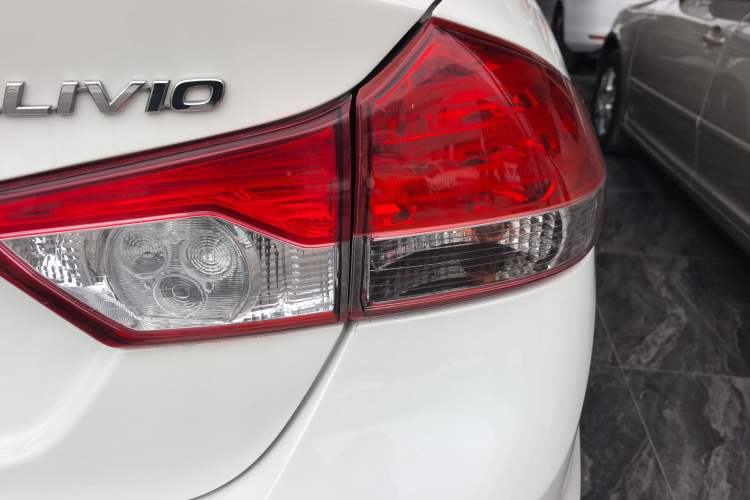 Used Suzuki Alivio 2015 1.6L Automatic Comfort Model Exterior 2