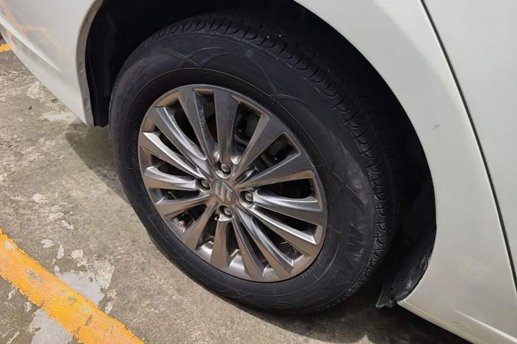 Used Suzuki Alivio 2015 1.6L Manual Comfort Model Exterior 5