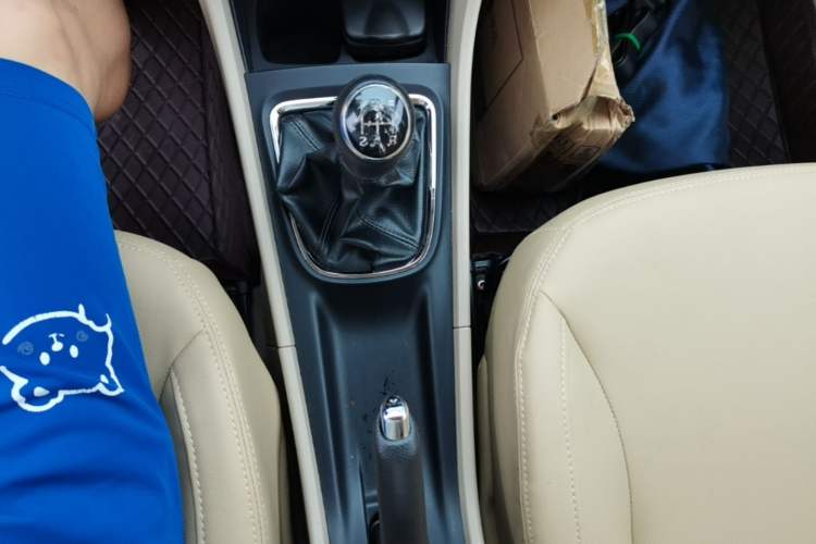 Used Suzuki Alivio 2015 1.6L Manual Comfort Model Gear Lever