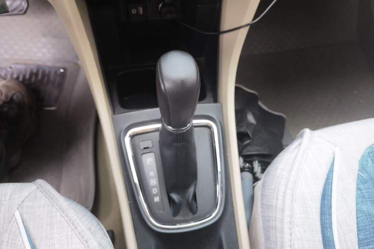 Used Suzuki Alivio 2015 1.6L Automatic Comfort Model Gear Lever
