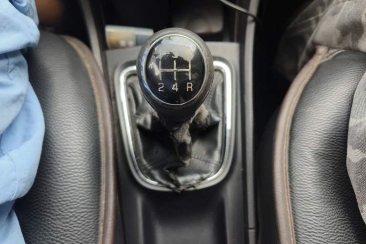 Used Suzuki Alivio 2015 1.6L Manual Comfort Model Gear Lever