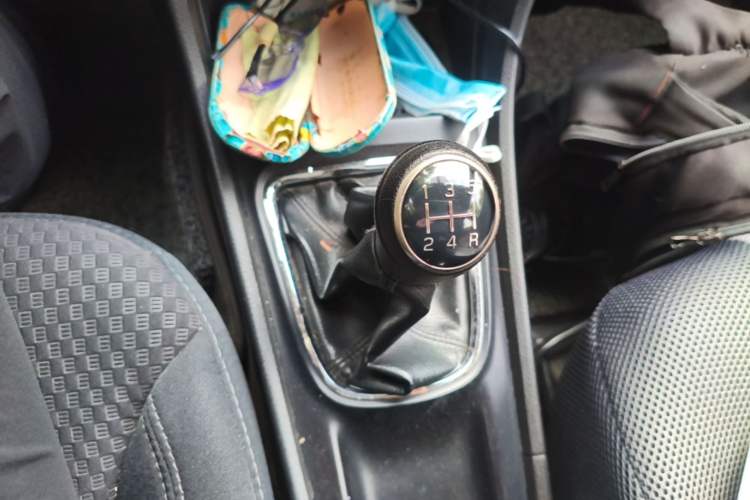 Used Suzuki Alivio 2015 1.6L Manual Comfort Model Gear Lever