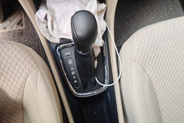 Used Suzuki Alivio 2015 1.6L Automatic Comfort Model Gear Lever
