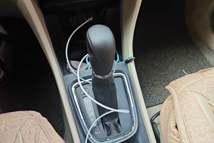 Used Suzuki Alivio 2015 1.6L Automatic Luxury Model Gear Lever