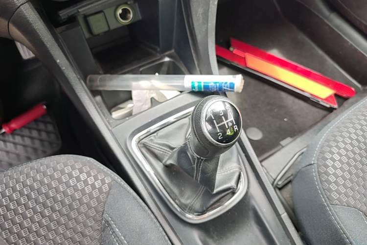 Used Suzuki Alivio 2015 1.6L Manual Comfort Model Gear Lever