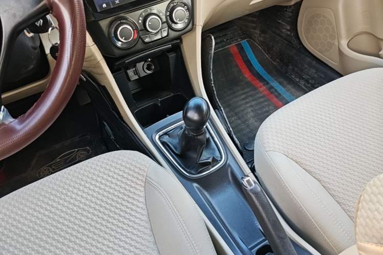 Used Suzuki Alivio 2015 1.6L Manual Comfort Model Gear Lever