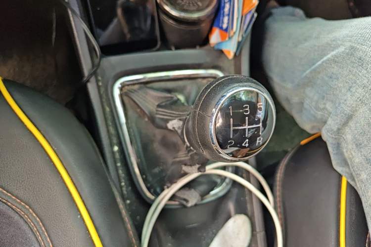 Used Suzuki Alivio 2015 1.6L Manual Comfort Model Gear Lever