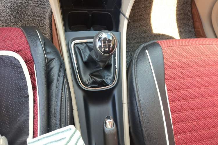 Used Suzuki Alivio 2015 1.6L Manual Comfort Model Gear Lever