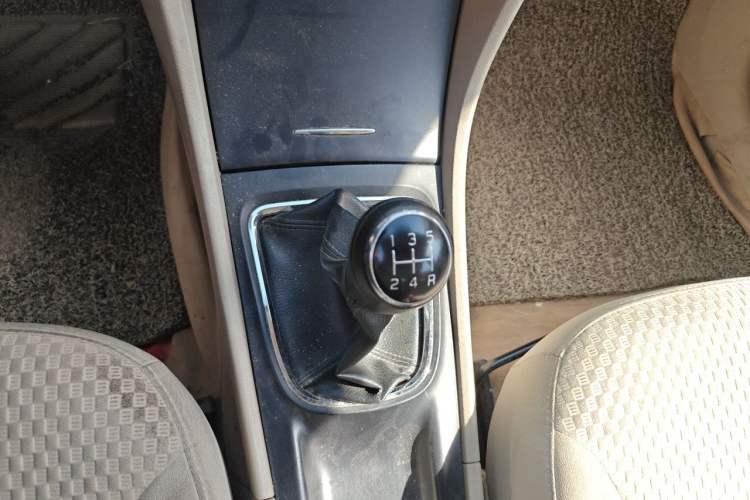 Used Suzuki Alivio 2015 1.6L Manual Comfort Model Gear Lever