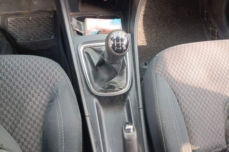 Used Suzuki Alivio 2015 1.6L Manual Comfort Model Gear Lever
