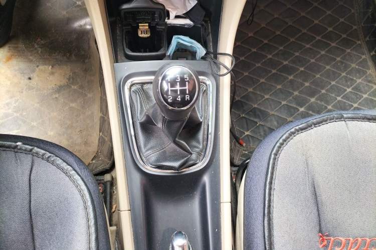 Used Suzuki Alivio 2015 1.6L Manual Comfort Model Gear Lever