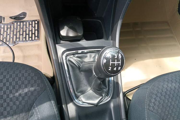 Used Suzuki Alivio 2015 1.6L Manual Comfort Model Gear Lever