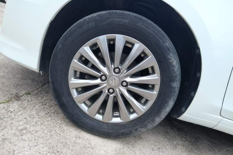 Used Suzuki Alivio 2015 1.6L Manual Comfort Model Left Front Wheel Hub