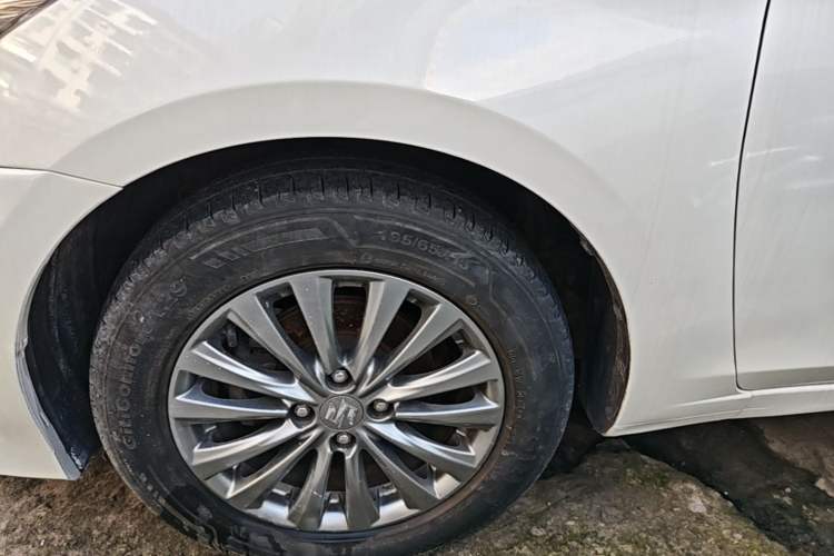 Used Suzuki Alivio 2015 1.6L Manual Comfort Model Left Front Wheel Hub