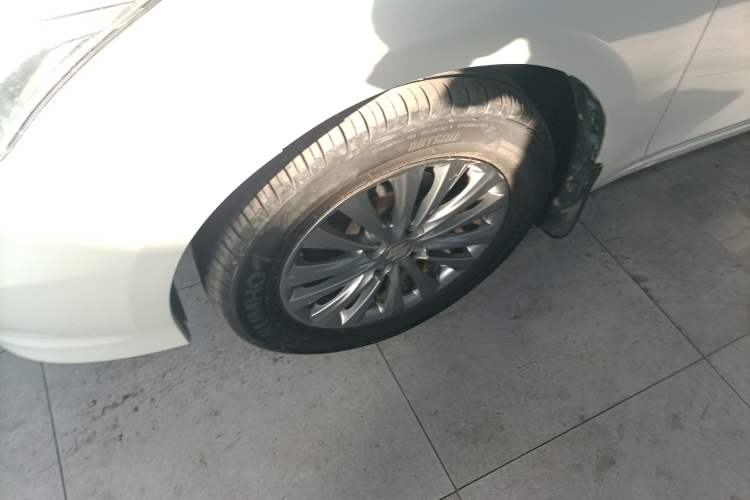 Used Suzuki Alivio 2015 1.6L Manual Comfort Model Left Front Wheel Hub