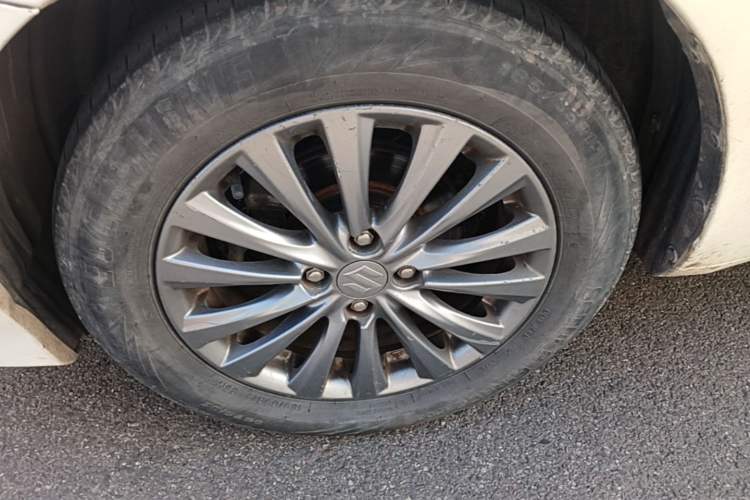 Used Suzuki Alivio 2015 1.6L Manual Comfort Model Left Front Wheel Hub