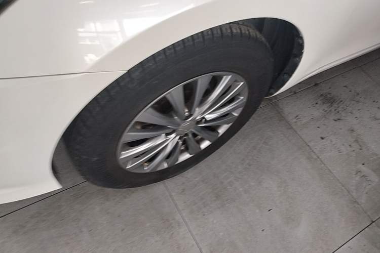 Used Suzuki Alivio 2015 1.6L Manual Comfort Model Left Front Wheel Hub