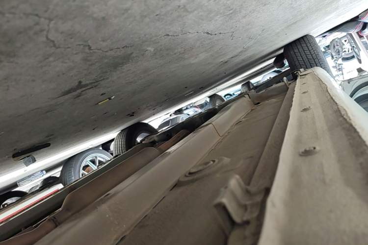 Used Suzuki Alivio 2015 1.6L Manual Comfort Model Left Side Sill