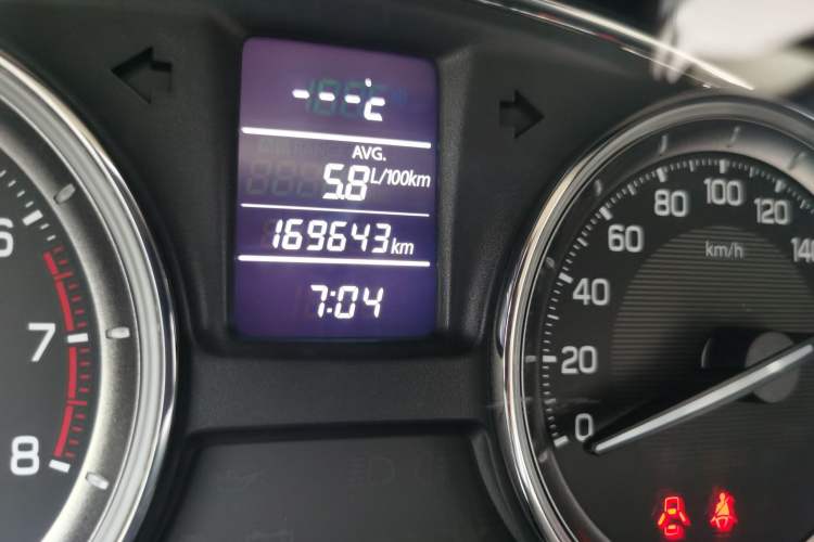 Used Suzuki Alivio 2015 1.6L Manual Comfort Model Odometer Close Up