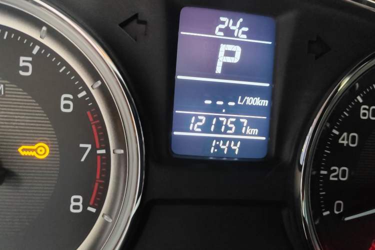 Used Suzuki Alivio 2015 1.6L Automatic Enjoyment Model Odometer Close Up