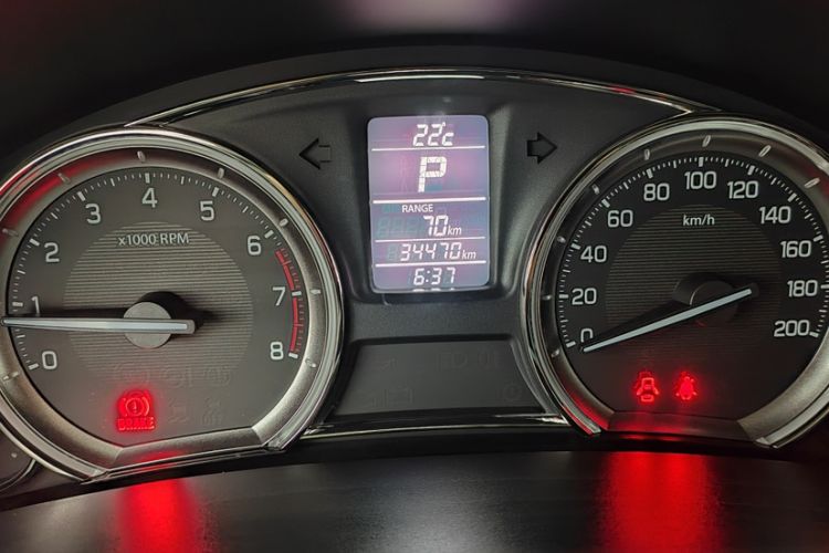 Used Suzuki Alivio 2015 1.6L Automatic Comfort Model Odometer Close Up