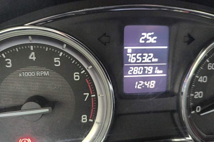 Used Suzuki Alivio 2015 1.6L Manual Comfort Model Odometer Close Up