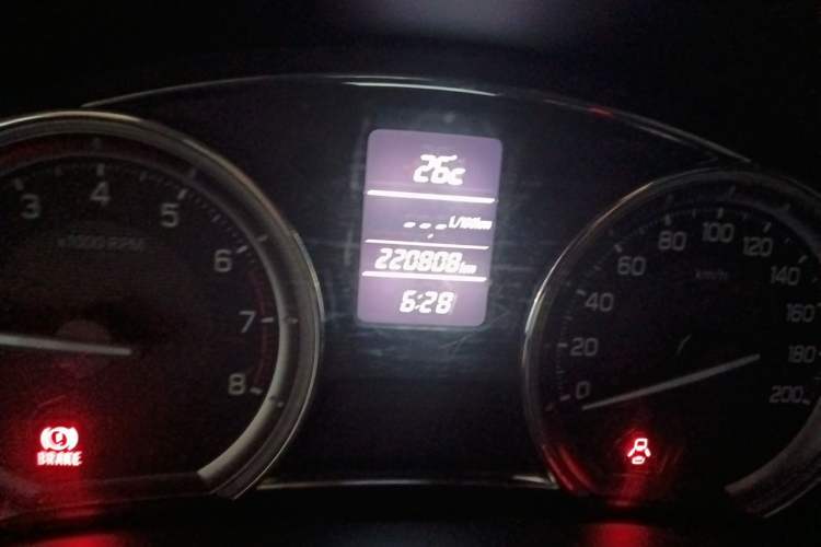 Used Suzuki Alivio 2015 1.6L Manual Comfort Model Odometer Close Up