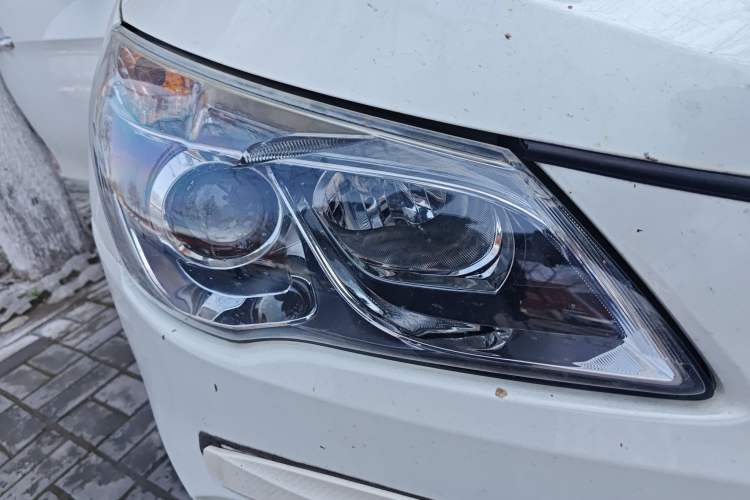 Used Suzuki Alivio 2015 1.6L Automatic Luxury Model Right Front Headlight