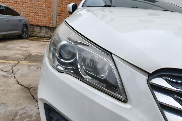 Used Suzuki Alivio 2015 1.6L Manual Comfort Model Right Front Headlight