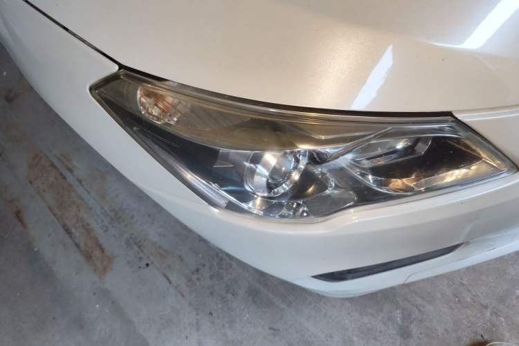 Used Suzuki Alivio 2015 1.6L Manual Comfort Model Right Front Headlight