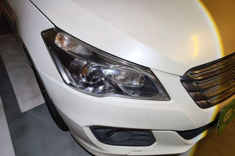 Used Suzuki Alivio 2015 1.6L Automatic Comfort Model Right Front Headlight