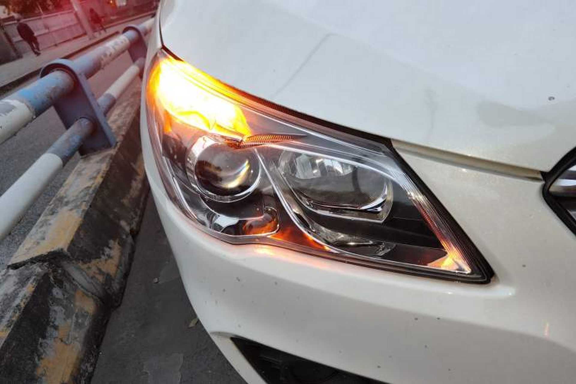 Used Suzuki Alivio 2015 1.6L Manual Comfort Model Right Front Headlight