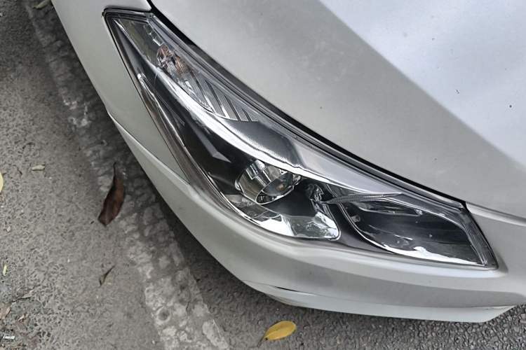 Used Suzuki Alivio 2015 1.6L Manual Comfort Model Right Front Headlight