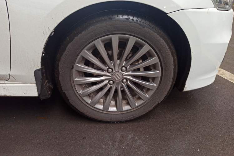 Used Suzuki Alivio 2015 1.6L Manual Enjoyment Model Right Front Wheel Hub